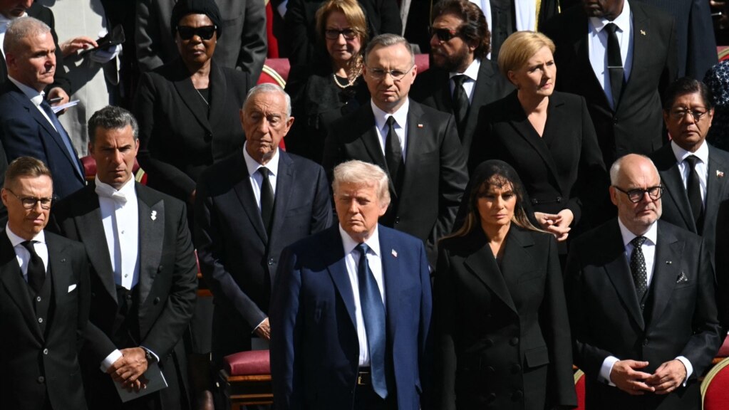 VIDEO| Donald Trump, Joe Biden și Volodimir Zelenski participă la funeraliile Papei Francisc, 26 aprilie 2025