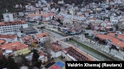 Qyteti i Prizrenit. Sipas kryetarit të Prizrenit, ndryshimet në Ligjin për Pronën Publike cenojnë kompetencat dhe të drejtat e komunave mbi këto prona.