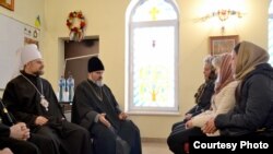 Украинские священники на встрече с семьями украинских моряков, которых захватила ФСБ России 