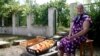 Бабушка с персиками, или Как живет крымское село у «марсианского озера» (видео)