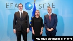 Aleksandar Vučić, Federika Mogerini i Hašim Tači nakon poslednje runde dijaloga u Briselu 