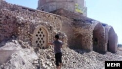 دیوار تخریب شده آرامگاه یعقوب لیث صفاری