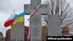 Мемориал на месте массового убийства поляков в Гуте Пеняцкой во время Второй мировой войны, в котором принимали участие отдельные члены УПА