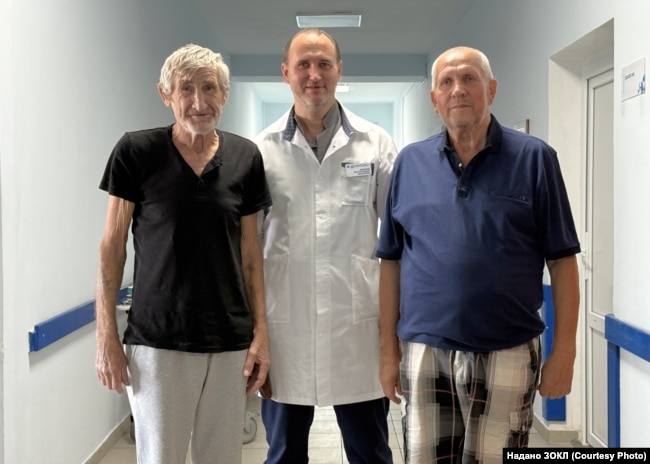 Євген Єрмолаєв з пацієнтами