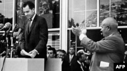 Вице-президент США Ричард Никсон и первый секретарь ЦК КПСС Никита Хрущев, 1959 год