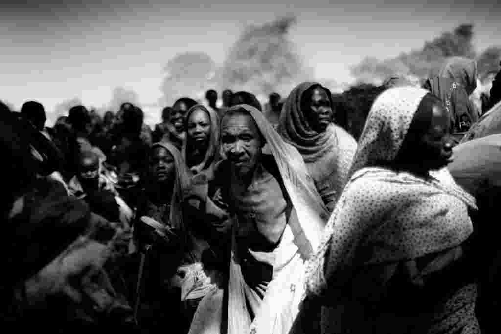 برنده دوم بخش عکس خبری عمومی عکاس يان گاروپ، دانمارک، پوليتيکن و نيوزويک, Denmark, Politiken/Newsweek پناهندگان دارفور، مرز سودان و چاد، نوامبر۲۰۰۶