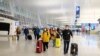 Громадяни країн Євросоюзу в очікуванні евакуації з Уханю в Міжнародному аеропорту Ухань Тяньхе, 1 лютого 2020 року