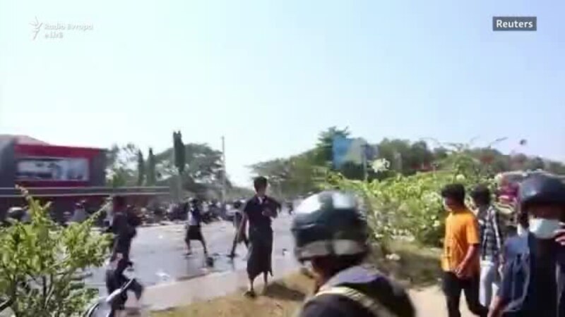 Policia qëllon me plumba gome protestuesit në Mianmar 