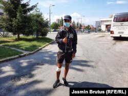 Ejub kaže da maske kupuje sam.