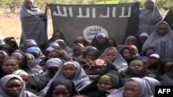Фрагмент видео с похищенными нигерийскими школьницами. 