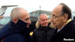 Germany -- Hans-Dietrich Genscher (R) of the liberal Free Democratic Party (FDP) welcomes Russian former oil tycoon Mikhail Khodorkovsky at Berlin's Schonefeld airport, December 20, 2013