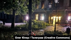 В Одеському районі внаслідок атаки російських БпЛА пошкоджено скління у дев’ятиповерховому житловому будинку та освітньому закладі. Фото архівне 