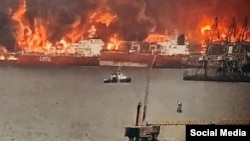 În portul Ust-Luga, din Rusia, se văd incendii în urma unui atac ucrainean din noaptea de 25 martie. Noaptea următoare, dronele ucrainene au venit din nou.