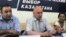 Солдан оңға қарай: тіркелмеген «Алға» партиясының өкілдері Кенже Әденов, Владимир Козлов және Айжангүл Әмірова. Алматы, 19 тамыз 2010 жыл.