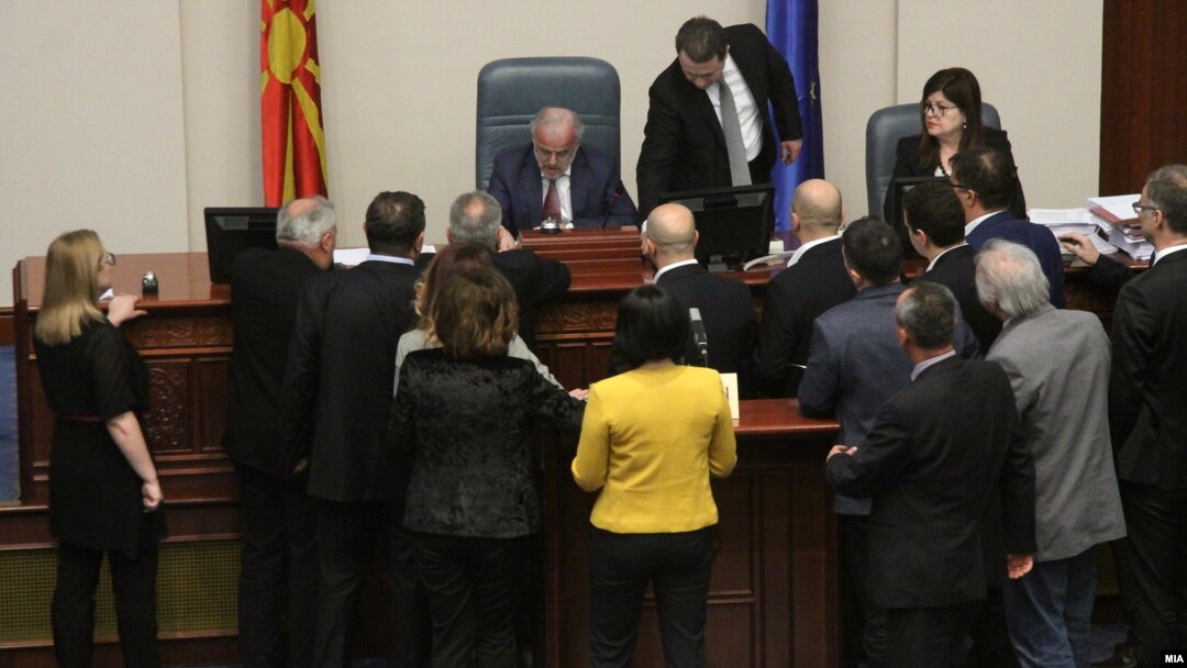 Собрансиска седница за законот за јазиците. 