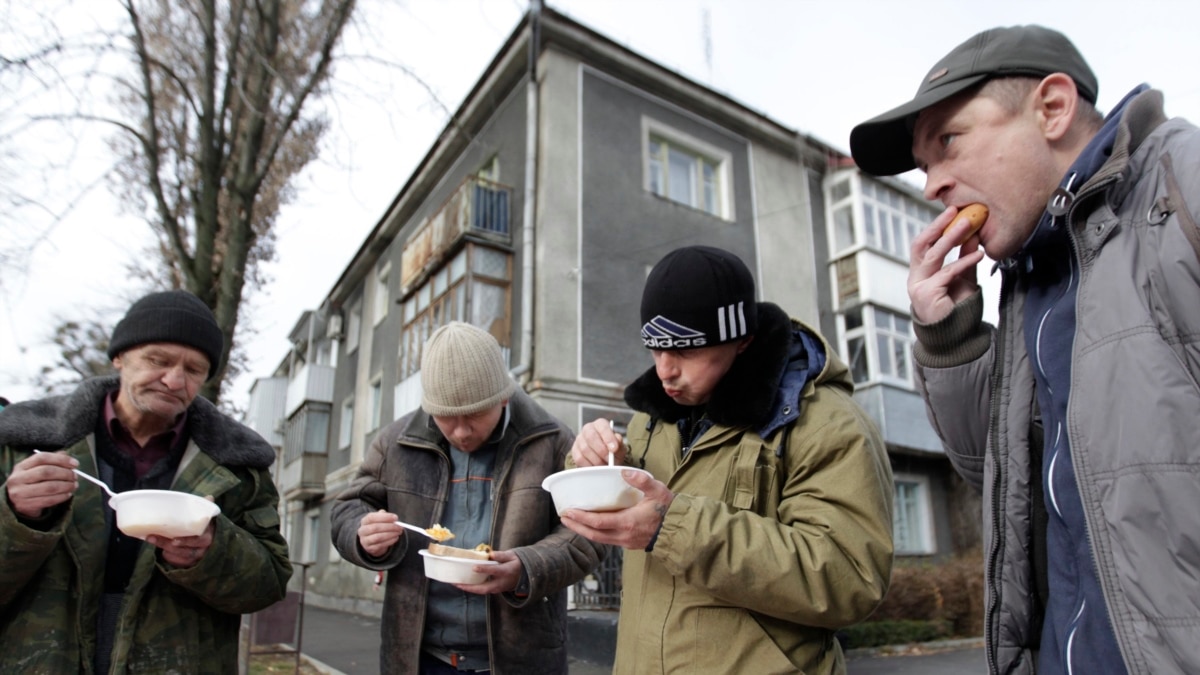 Number Of Russians In Poverty Hits DecadeHigh