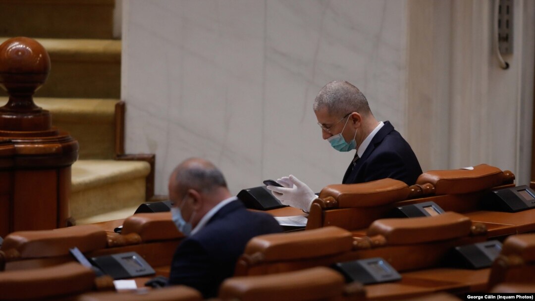 Eliminarea pensiilor speciale a devenit o nucă tare pentru liderii tuturor partidelor din Parlament 