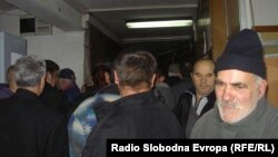 Долги редови и турканици за вадење лични докумнети во Куманово, јануари 2012