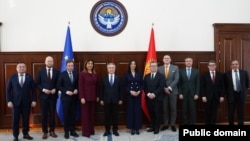 Жээнбек Кулубаев жана Европа парламентинин депутаттары.