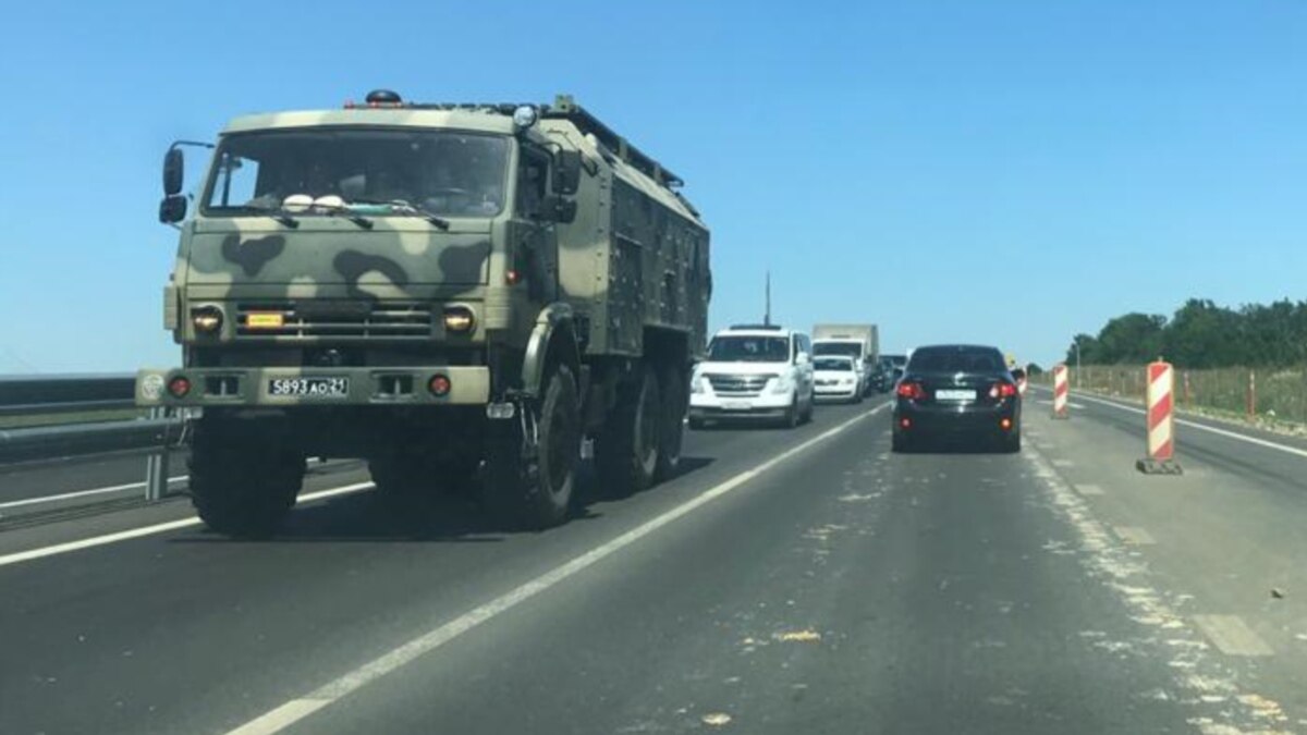 Колонна военной техники прошла по Симферопольской объездной в сторону  Севастополя (+видео)