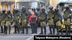 Forțele de ordine blochează o stradă din Moscova după protestul care solicita participarea candidaților independenți la apropiatele alegeri municipale