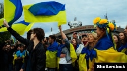 Митинг жителей Донецка в поддержку территориальной целостности Украины. 28 апреля 2014 года