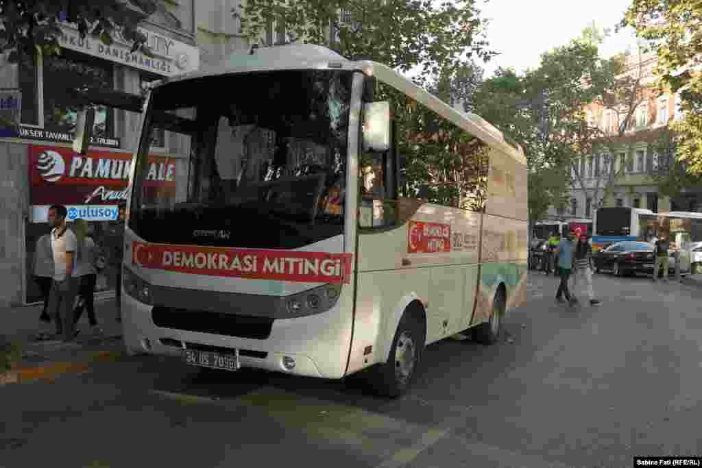 &nbsp;Istanbul, 24 iulie 2016: &nbsp;cu autobuzul la miting