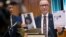 Директор Служби громадської безпеки Монако Ерік Арелла із фото підозрюваної українки Анастасії Березовської, яку Інтерпол оголосив у розшук, Монако, 3 липня 2026 року