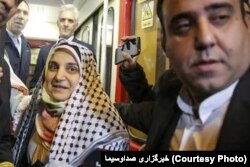 مهدیه اسفندیاری در راه بازگشت به ایران پس از آزادی دو فرانسوی