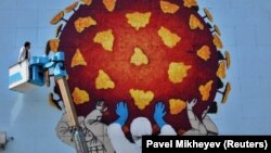 Алматыдағы көпқабатты үйдегі мурал. 5 мамыр 2020 жыл.