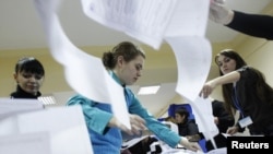 Moldova -- Members of the local electoral commission count ballots at a polling station after voting day at a polling station in Chisinau, 28Nov2010