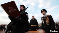 Призовник російського морського корпусу приймає присягу в Чорноморському порту Севастополя, архівне фото