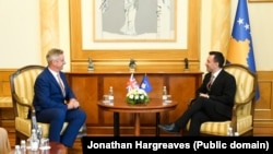Britanski ambasador Džonatan Hargrivs sa predsednikom Skupštine Kosova Dimalom Bašom, 4. septembra 2025.