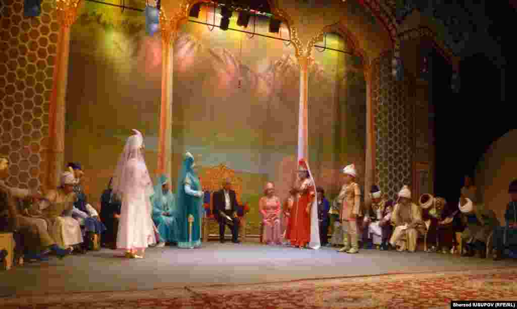 Kyrgyzstan - Osh Uzbek Theater receives assistance from Uzbekistan