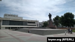 Площа Леніна, зліва – Державний академічний музичний театр