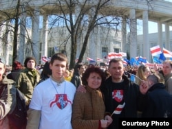 Ганна Шапуцька з сынам і мужам на Дзень Волі. 2007 год.