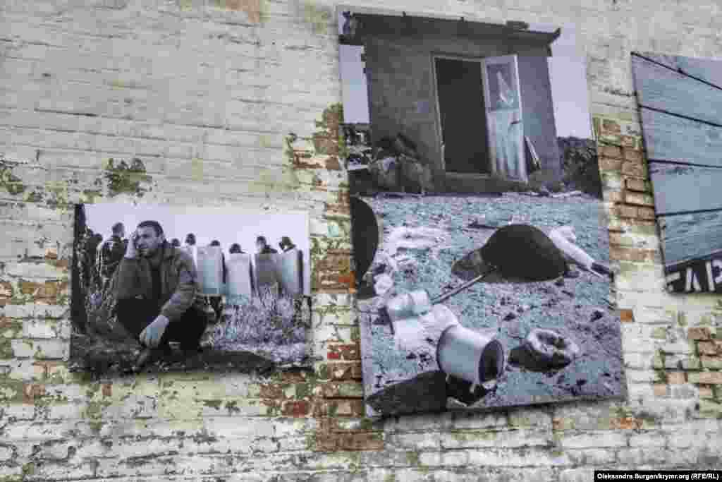 Рефат Чубаров в своей речи упомянул феномен&nbsp;маленьких построек, которые начали возводить крымские татары по возвращении на полуостров в 1990-х годах. Один из таких домов изображен на снимке фотографа