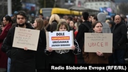 Okupljanje građana na mjestu nesreće, 13. februar 2026.