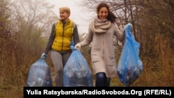 Прибирання триває на більш ніж десятку локацій