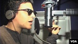 Ирански рапер во американско музичко студио 