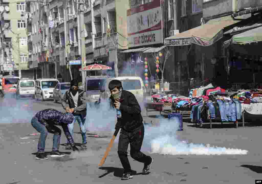 Protesters clash with Turkish police during a demonstration against government- imposed curfews imposed on areas of eastern Turkey in Diyarbakir. (AFP/Ilyas Akengin)