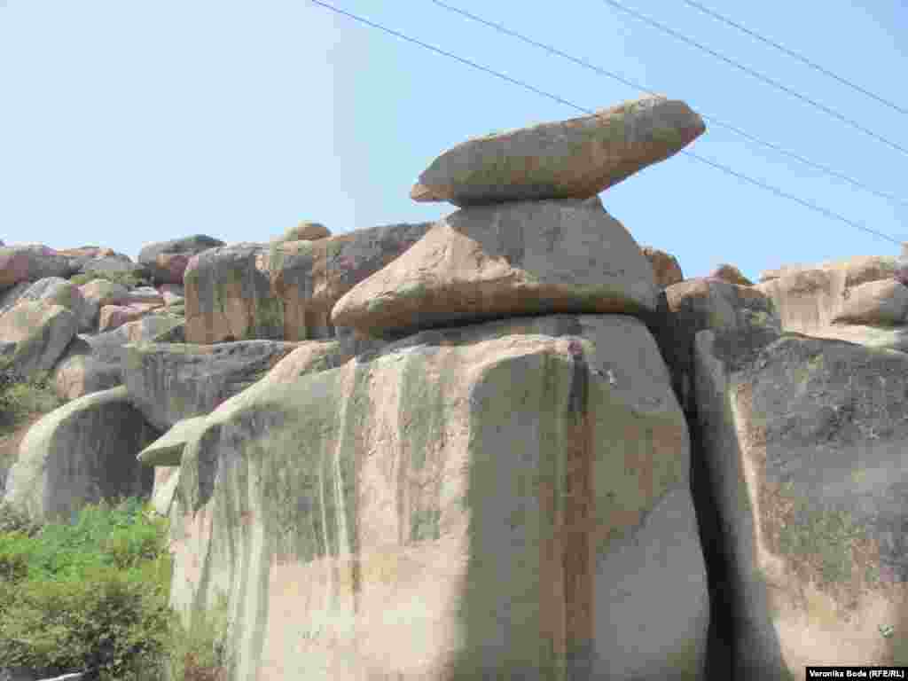 Руины Виджаянагара принадлежат к объектам всемирного наследия ЮНЕСКО.