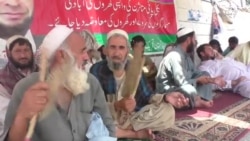 ‘نه مو کلي ته پرېږدي نه غله راکوي’