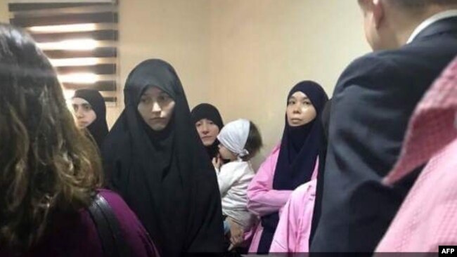 Женщины из Таджикистана в иракском суде.