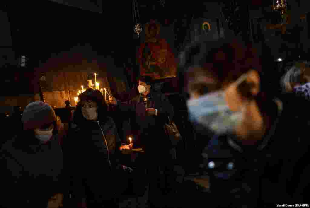 Bulgarian Orthodox faithful light candles during a holy Mass for the &quot;sanctification of honey&quot; at the Presentation of the Blessed Virgin church in the town of Blagoevgrad on February 10. (epa-EFE/Vassil Donev)