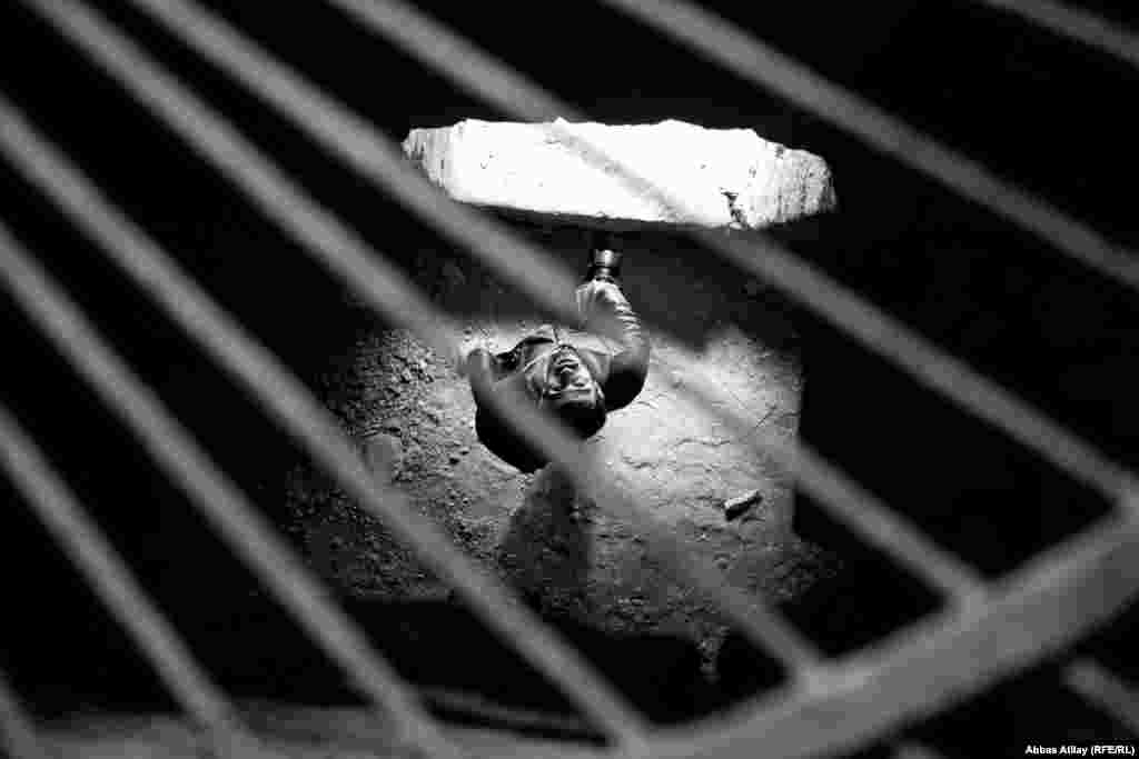 Qalanın mərkəzindəki binanın içərisi.