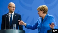 Прэм’ер-міністар Украіны Арсень Яцанюк і канцлер Нямеччыны Ангела Мэркель