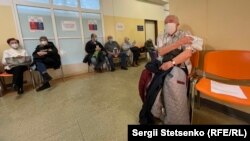 87-річний мешканець Праги Радован Клезл після щеплення проти коронавірусу