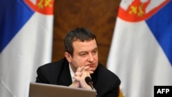 Serbiýanyň premýer-ministr Iwiça Daçiç Belgradda geçirilen hökümet maslahatynda. 8-nji aprel, 2013 ý.
