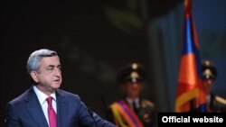 Armenia - President Serzh Sarkisian addresses hundreds of army officers, 9Jul2011.